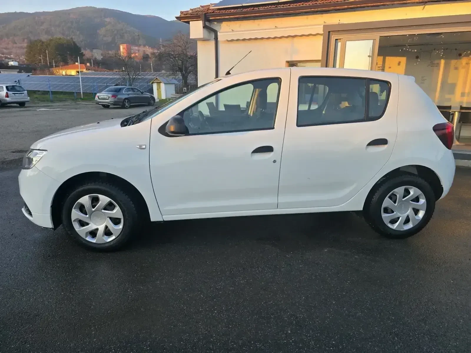 Dacia Sandero 1000i GPL, снимка 2 - Автомобили и джипове - 53866529