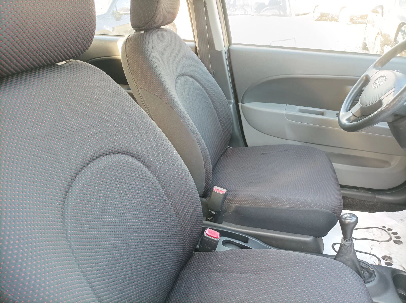 Daihatsu Sirion 1.0 BENZIN/EURO 4- ЛИЗИНГ , снимка 8 - Автомобили и джипове - 53866363