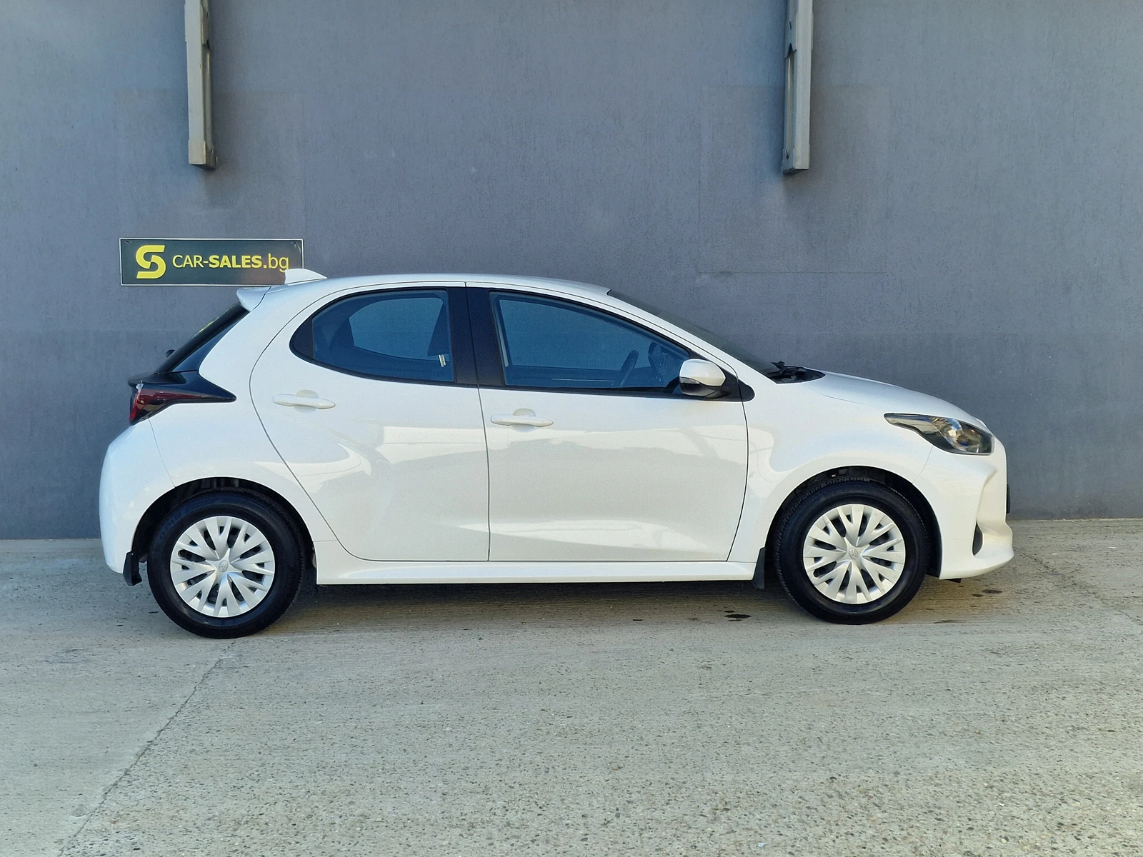 Toyota Yaris 1.5 41500km от България, снимка 9 - Автомобили и джипове - 54142873