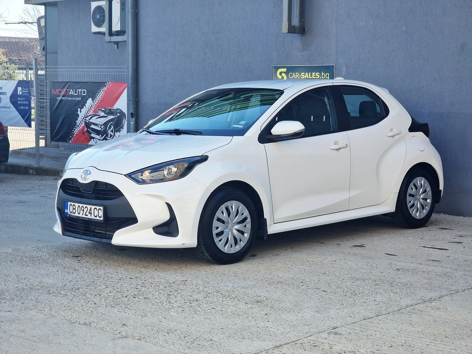 Toyota Yaris 1.5 41500km от България, снимка 4 - Автомобили и джипове - 54142873