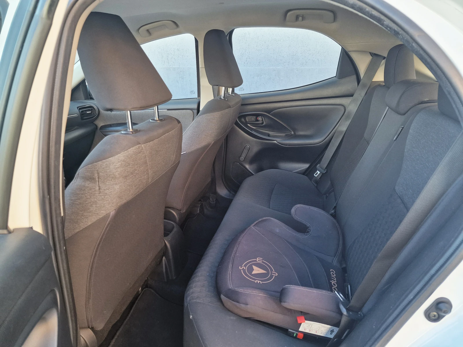 Toyota Yaris 1.5 41500km от България, снимка 13 - Автомобили и джипове - 54142873