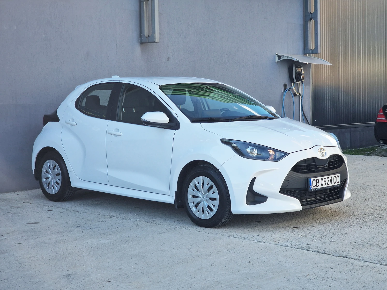 Toyota Yaris 1.5 41500km от България, снимка 2 - Автомобили и джипове - 54142873