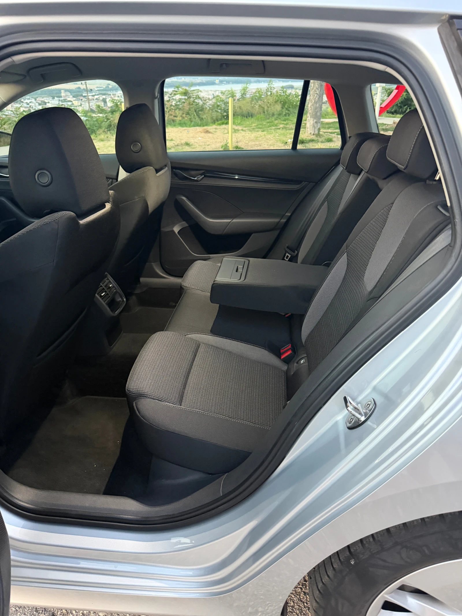 Skoda Octavia Combi 2.0 TDI, снимка 6 - Автомобили и джипове - 55575845