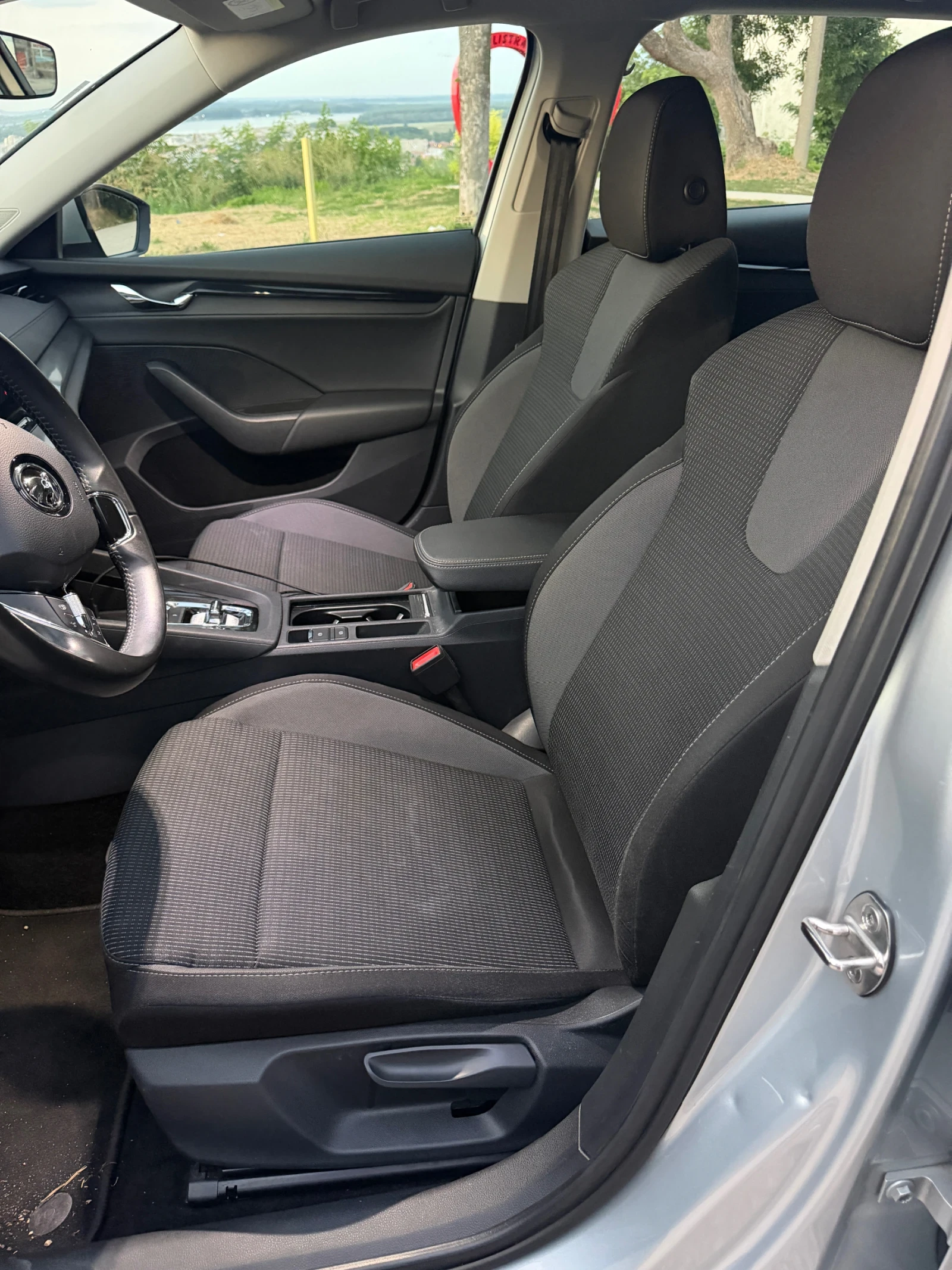Skoda Octavia Combi 2.0 TDI, снимка 7 - Автомобили и джипове - 55575845
