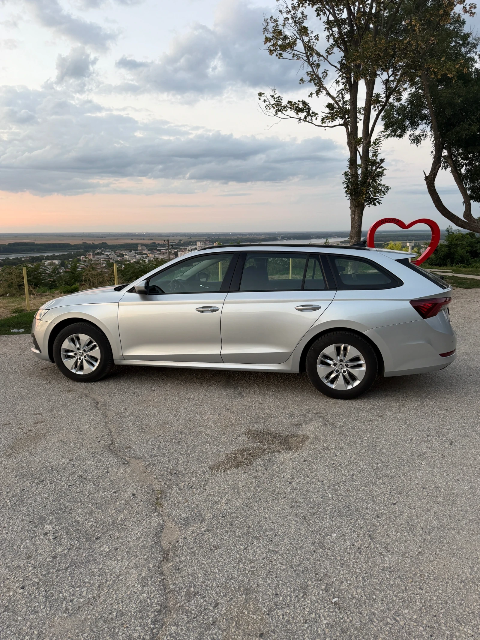 Skoda Octavia Combi 2.0 TDI, снимка 4 - Автомобили и джипове - 55575845