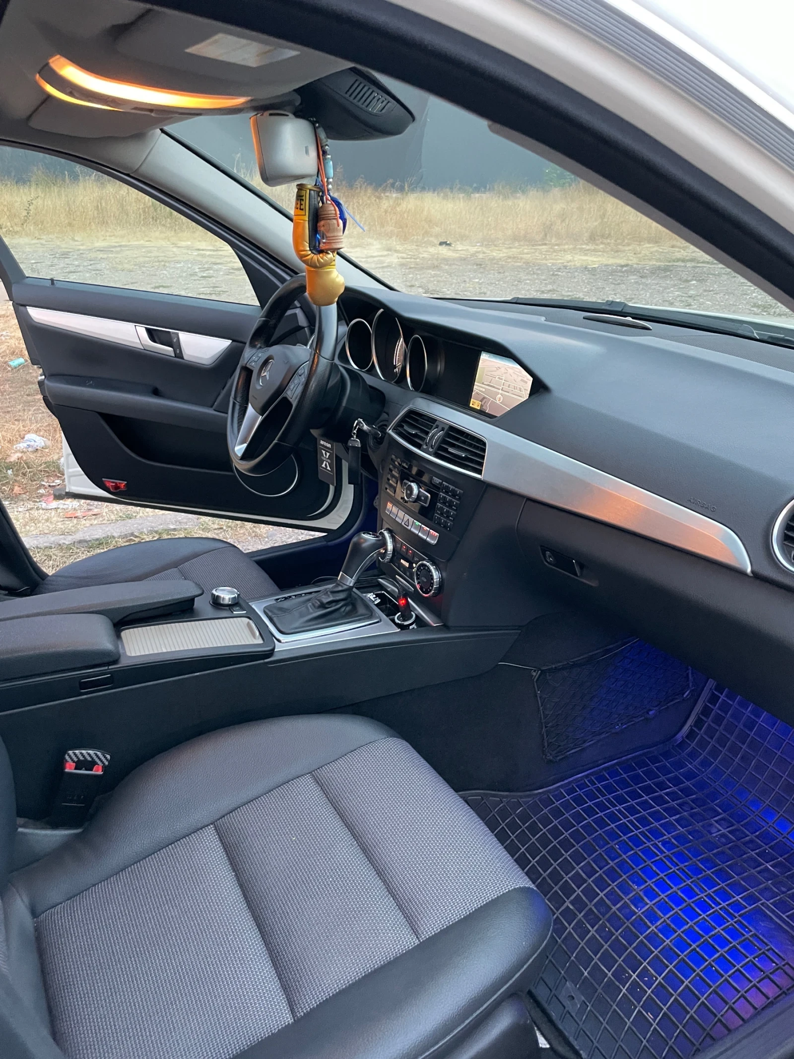 Mercedes-Benz C 350, снимка 6 - Автомобили и джипове - 55729807