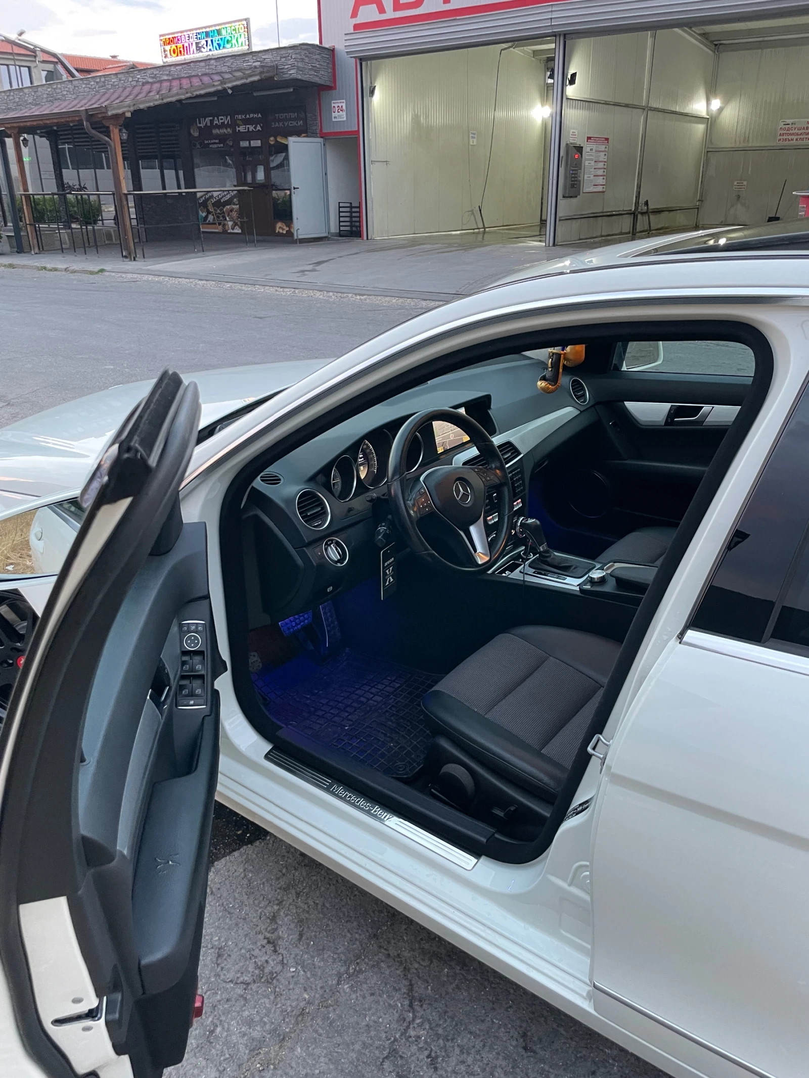 Mercedes-Benz C 350, снимка 4 - Автомобили и джипове - 55729807