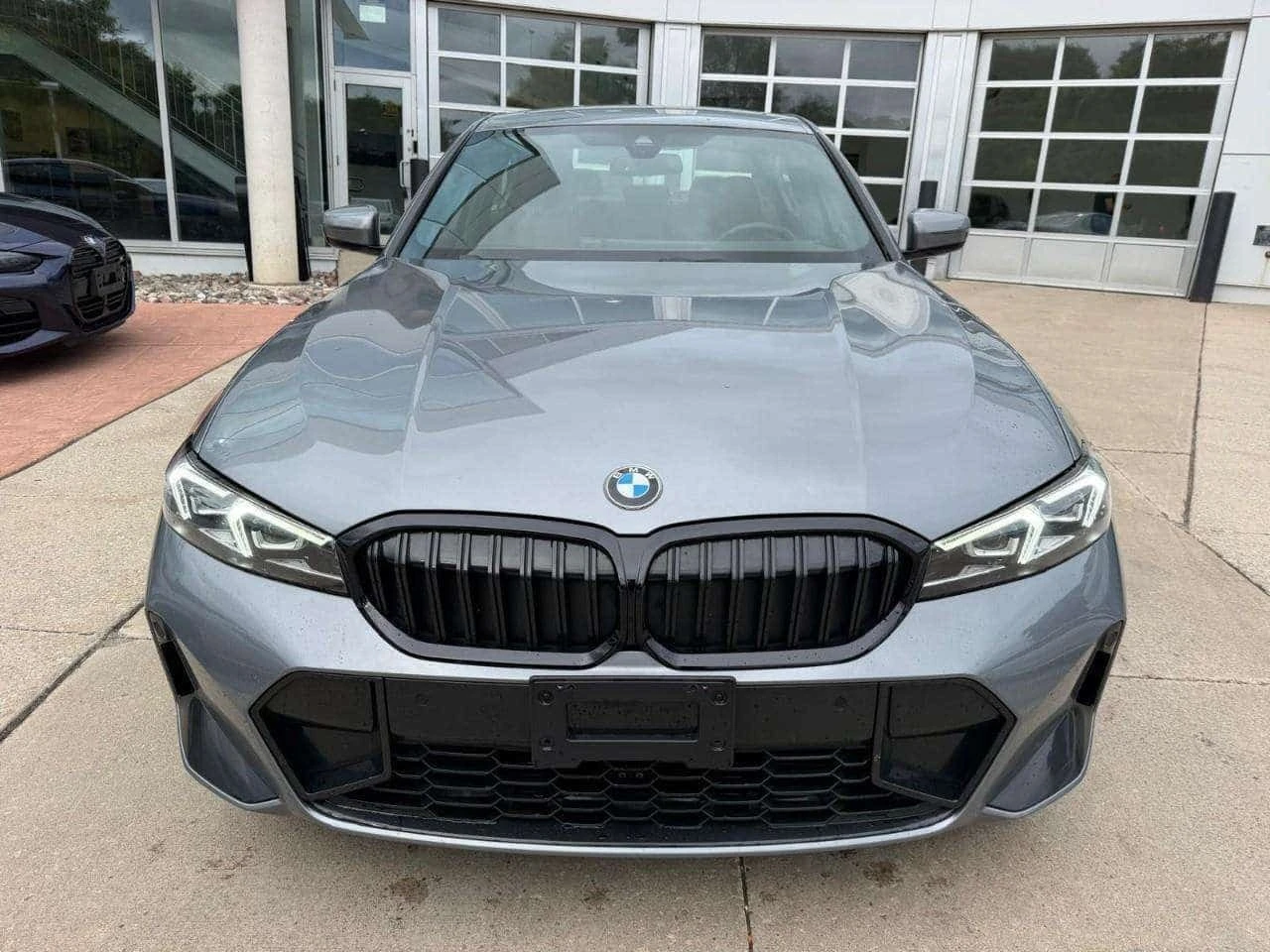 BMW 330 * АВТОКРЕДИТ * ГЛАВНО ПРЕДСТАВИТЕЛСТВО, снимка 2 - Автомобили и джипове - 56165135