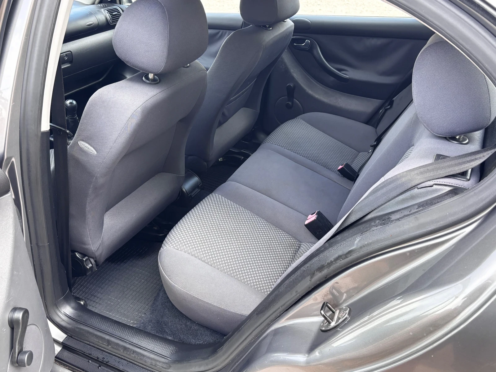 Seat Leon 1.9TDI 90кс Климатроник, снимка 10 - Автомобили и джипове - 56287862