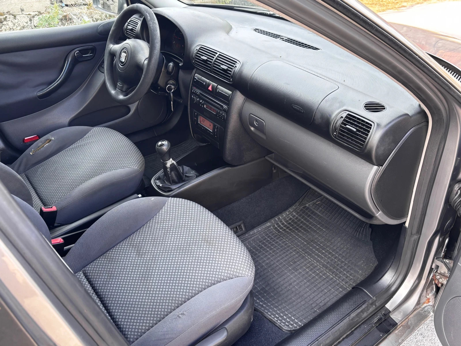 Seat Leon 1.9TDI 90кс Климатроник, снимка 12 - Автомобили и джипове - 56287862