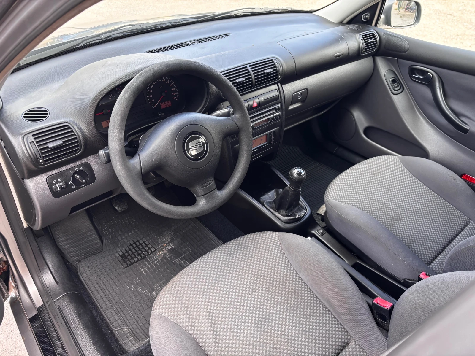 Seat Leon 1.9TDI 90кс Климатроник, снимка 7 - Автомобили и джипове - 56287862
