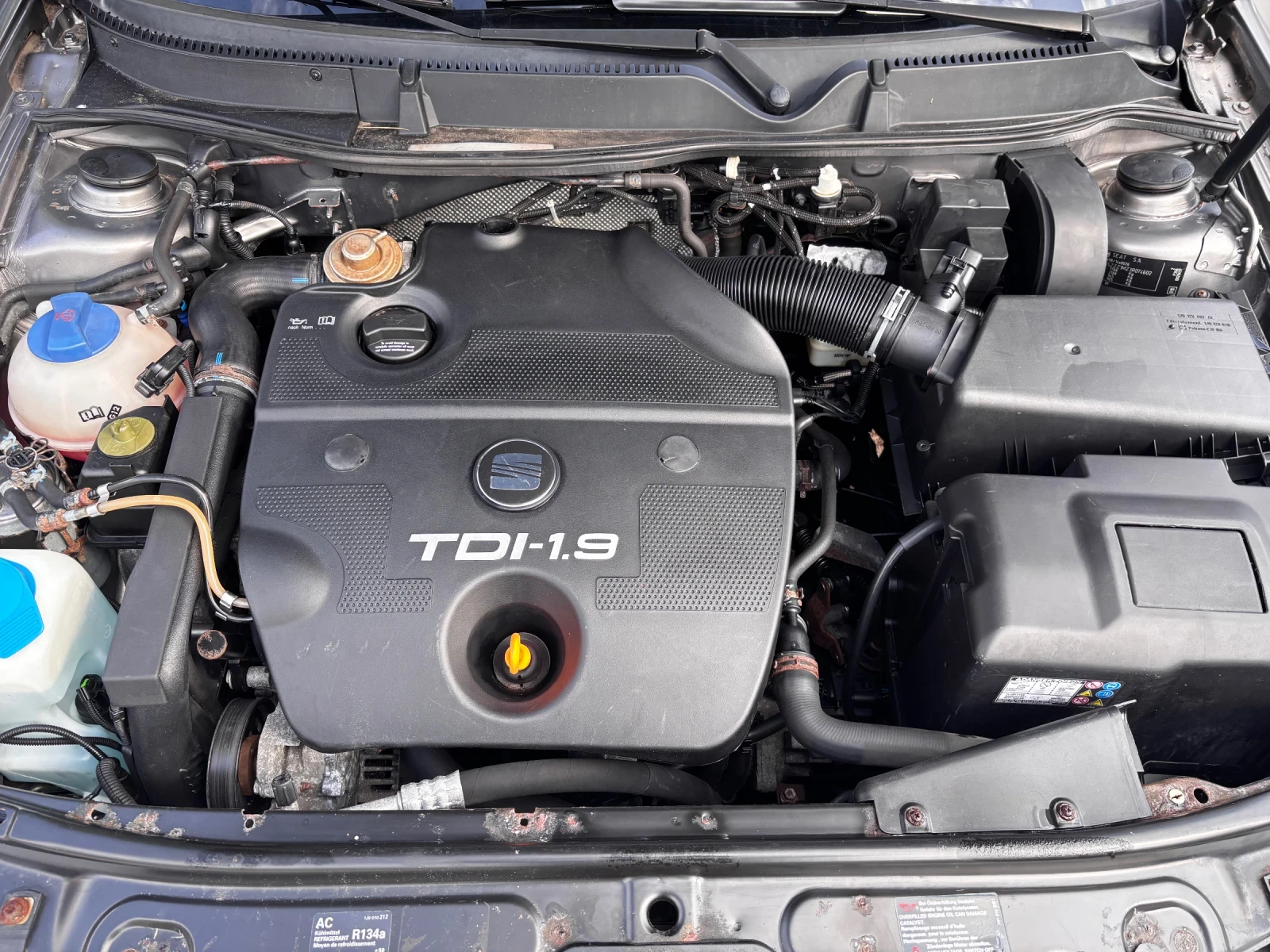 Seat Leon 1.9TDI 90кс Климатроник, снимка 14 - Автомобили и джипове - 56287862