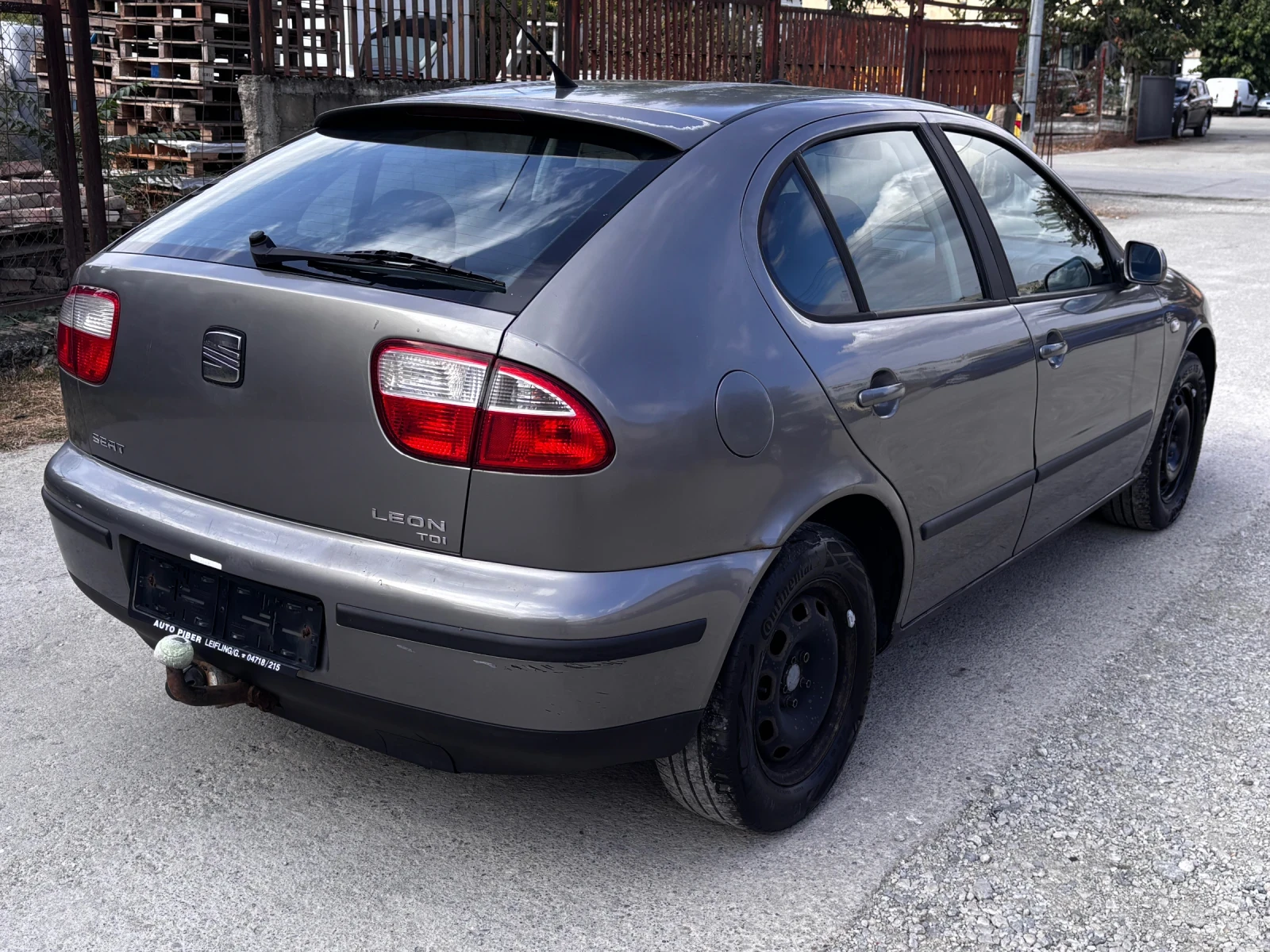 Seat Leon 1.9TDI 90кс Климатроник, снимка 4 - Автомобили и джипове - 56287862