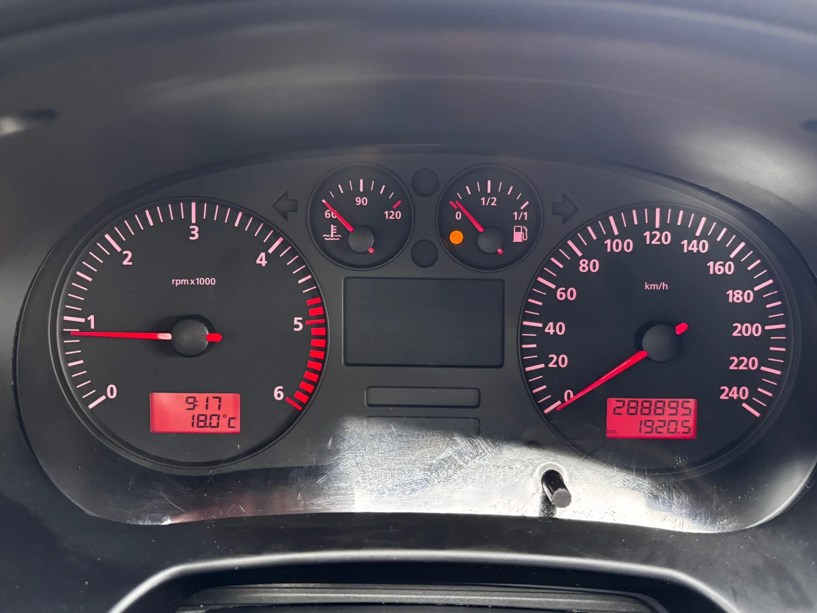 Seat Leon 1.9TDI 90кс Климатроник, снимка 13 - Автомобили и джипове - 56287862