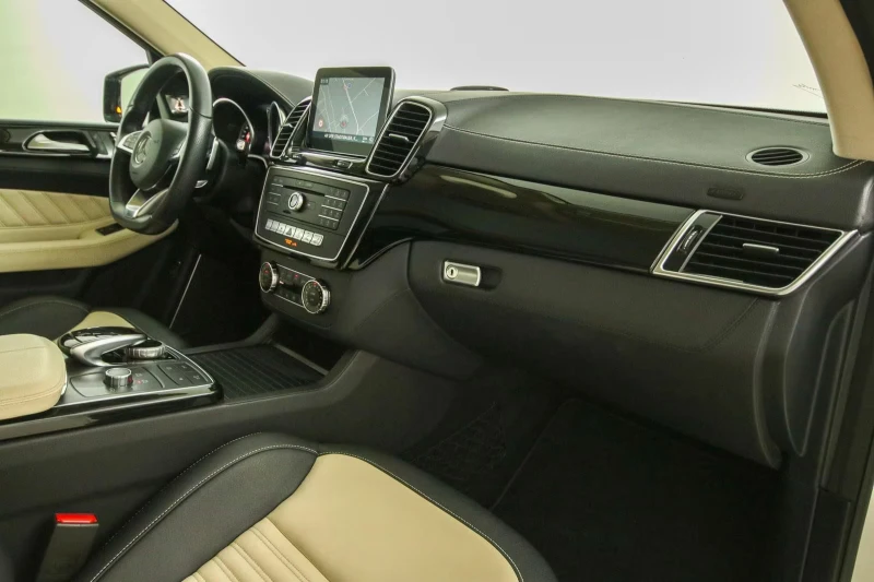 Mercedes-Benz GLE 400 4Matic/AMG-Pack/B&O/TV/360CAM/130D, снимка 9 - Автомобили и джипове - 51962010