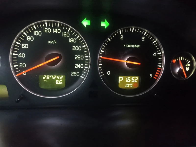 Volvo Xc90 Volvo XC90 2.4 D5 Disel  163к.с 7 местен , снимка 16 - Автомобили и джипове - 52636476