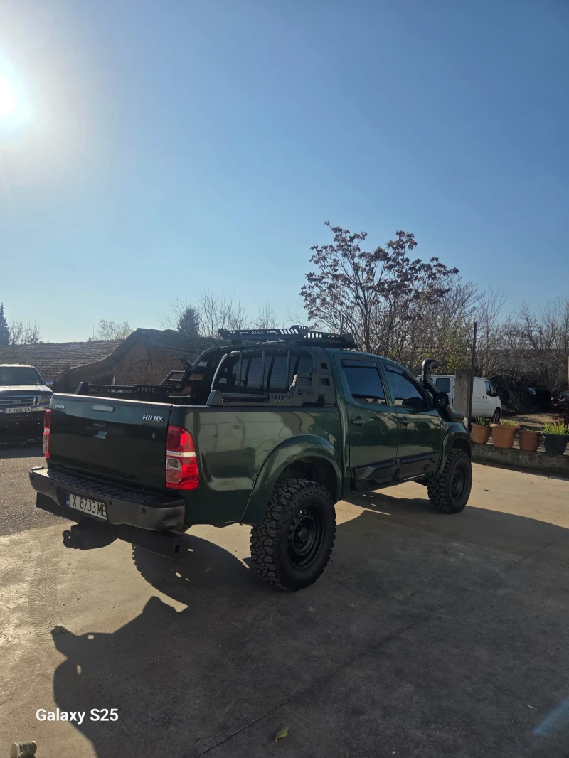 Toyota Hilux 2.5, снимка 15 - Автомобили и джипове - 52775938