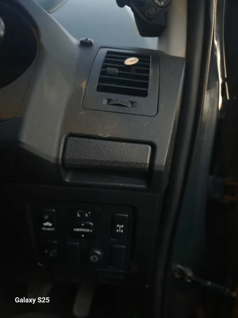 Toyota Hilux 2.5, снимка 5 - Автомобили и джипове - 52775938