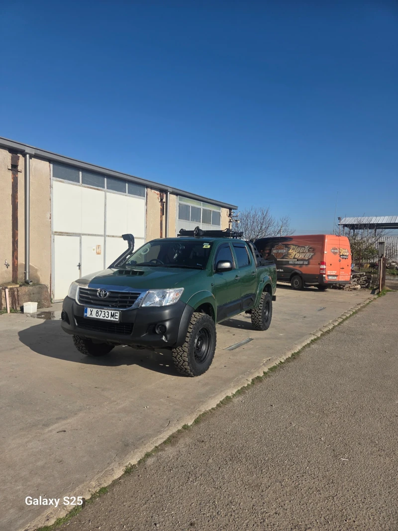 Toyota Hilux 2.5, снимка 12 - Автомобили и джипове - 52775938