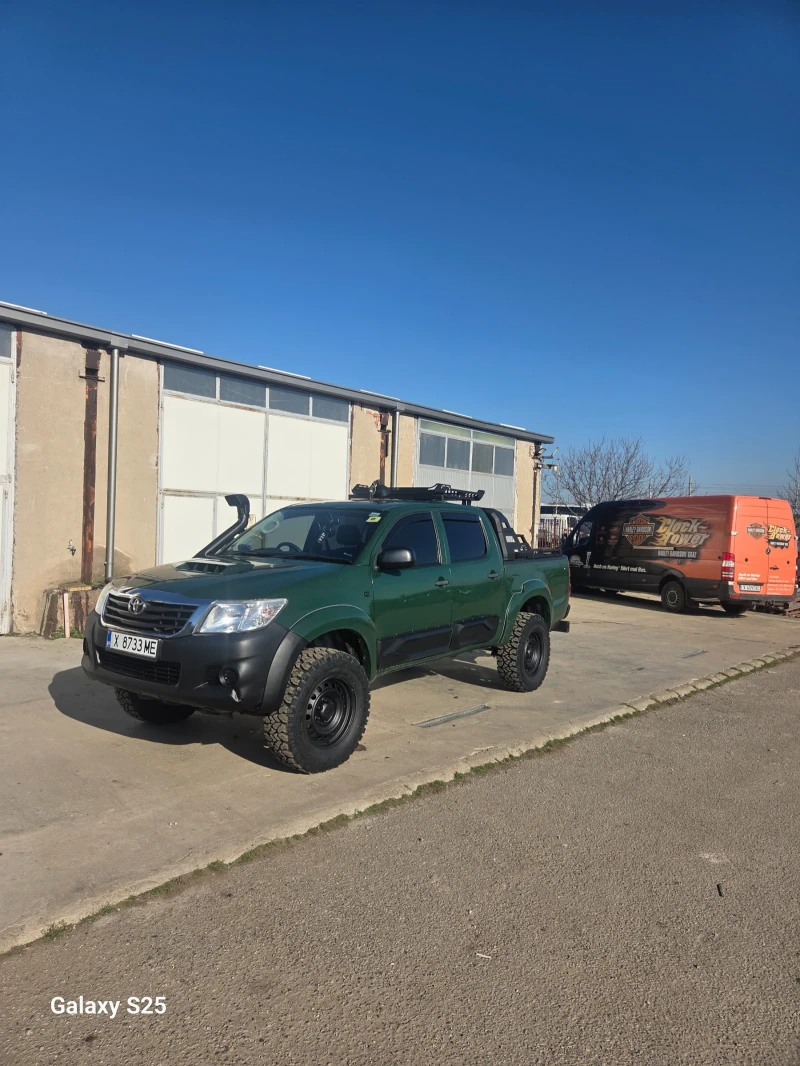 Toyota Hilux 2.5, снимка 13 - Автомобили и джипове - 52775938