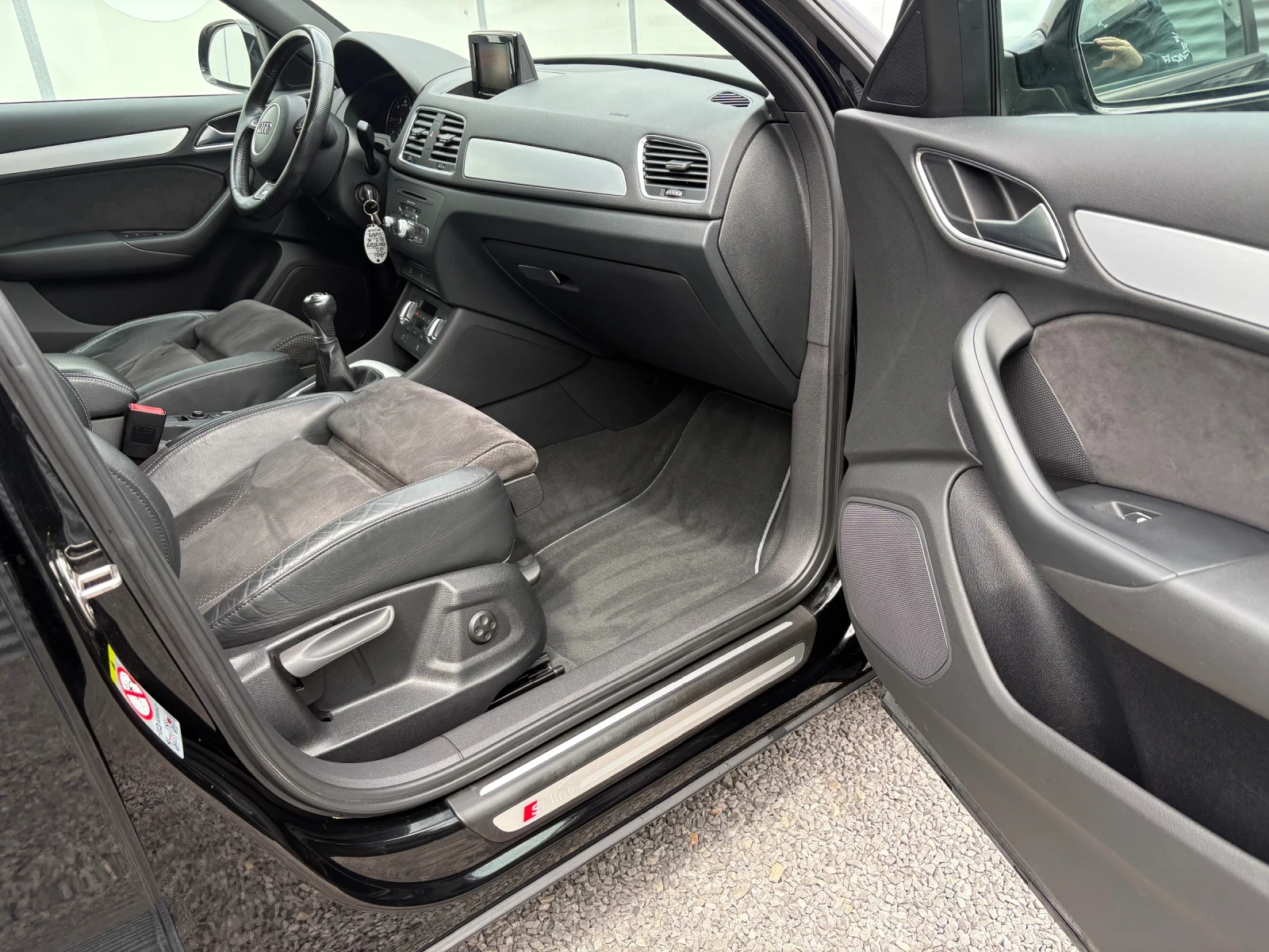 Audi Q3 2.0 TDI-S LINE + + + , снимка 9 - Автомобили и джипове - 54454420