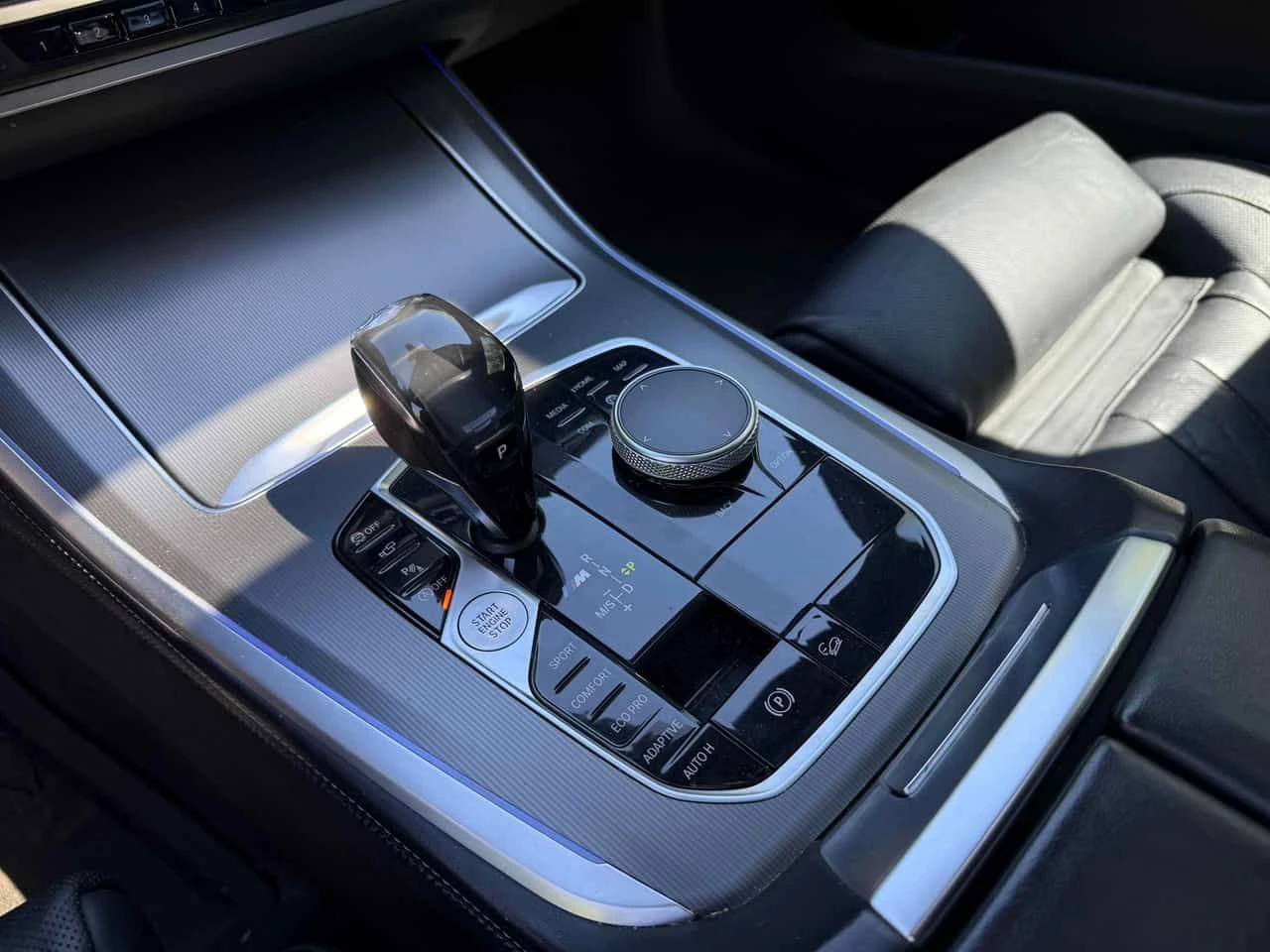 BMW X5 * M50i * H/K * PANO * ОБДУХВАНЕ *  360 * CARFAX, снимка 17 - Автомобили и джипове - 54647822
