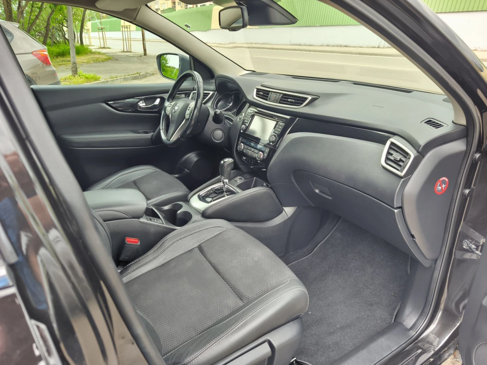 Nissan Qashqai Benzin Avtomatik, снимка 11 - Автомобили и джипове - 55027227