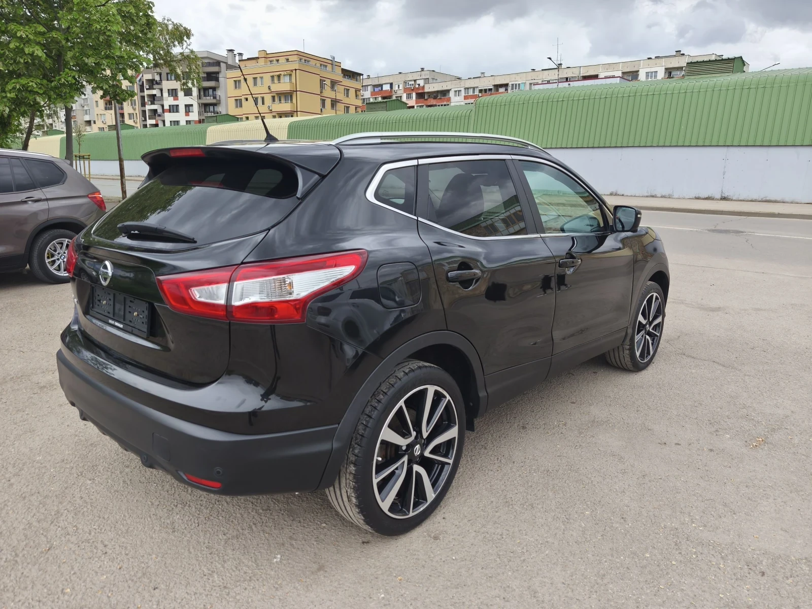 Nissan Qashqai Benzin Avtomatik, снимка 4 - Автомобили и джипове - 55027227