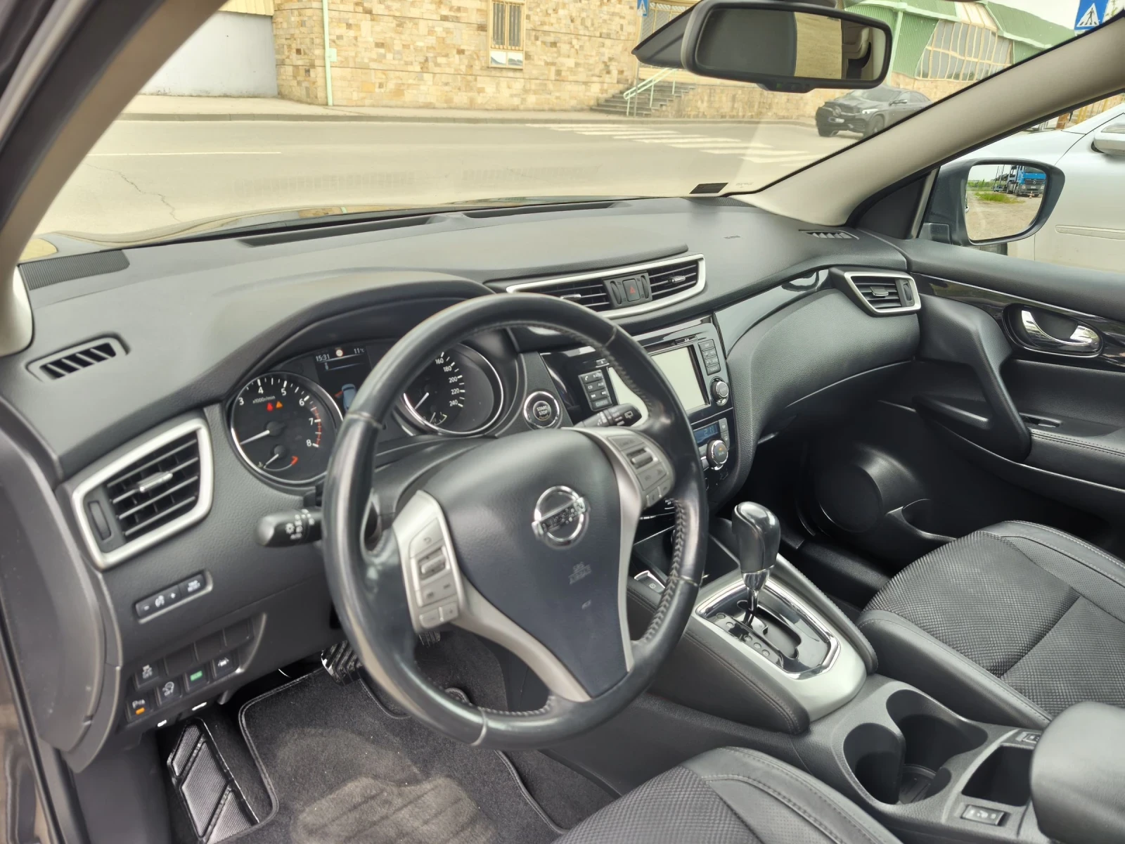 Nissan Qashqai Benzin Avtomatik, снимка 9 - Автомобили и джипове - 55027227