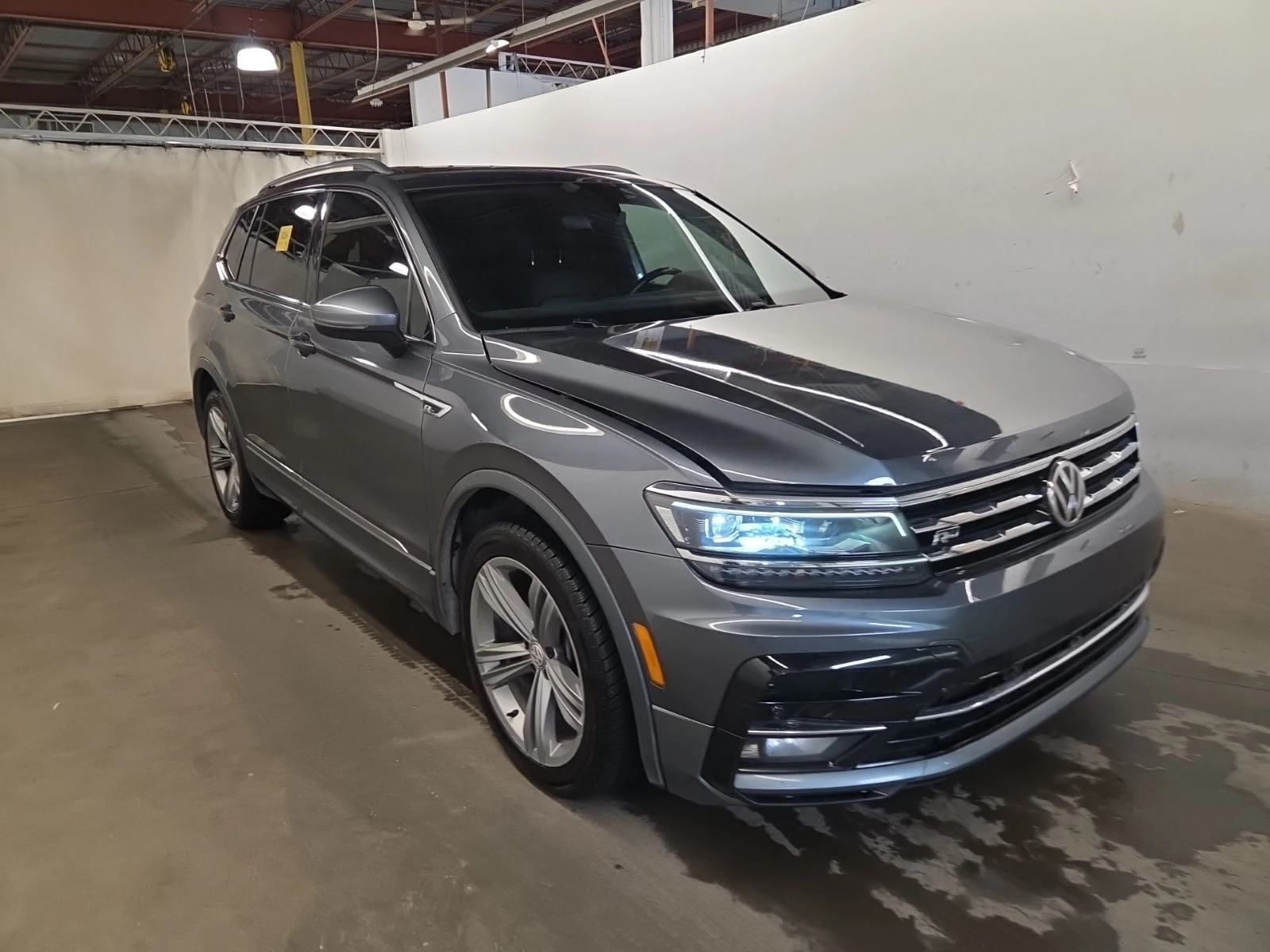 VW Tiguan * Highline * CARFAX * ФИНАНСИРАНЕ, снимка 2 - Автомобили и джипове - 56076048