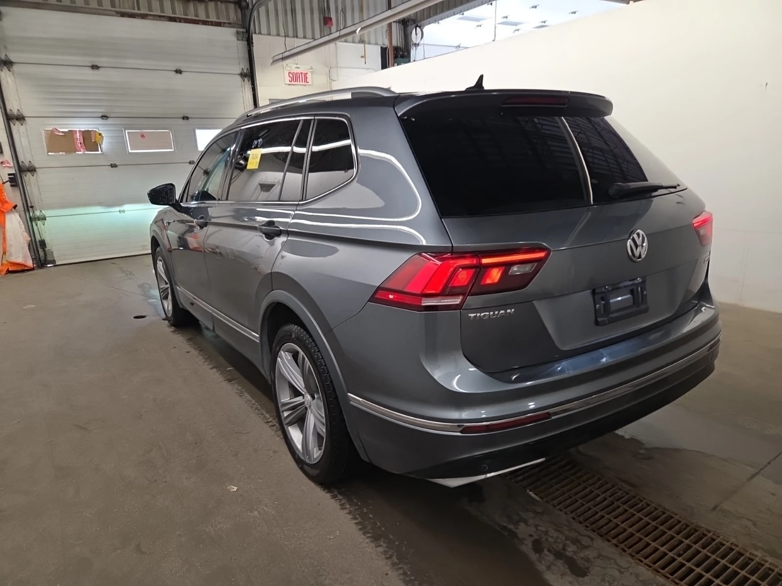 VW Tiguan * Highline * CARFAX * ФИНАНСИРАНЕ, снимка 4 - Автомобили и джипове - 56076048