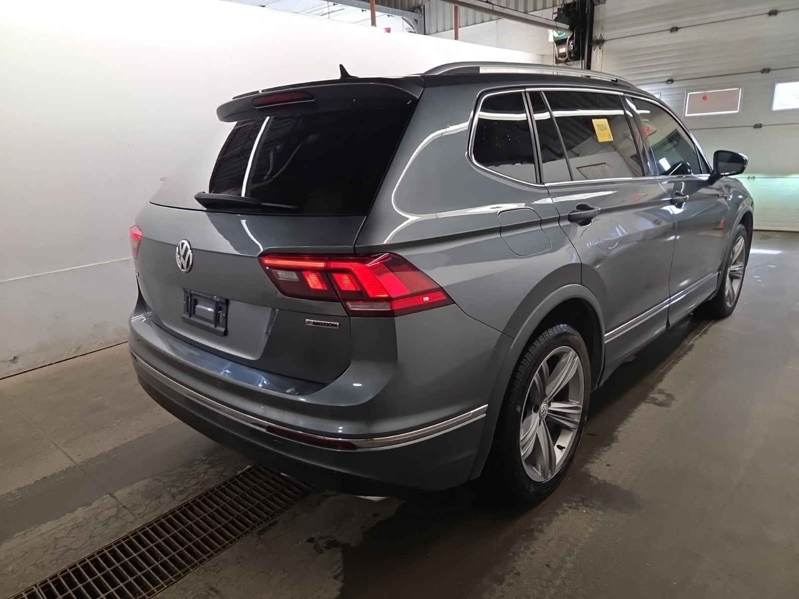 VW Tiguan * Highline * CARFAX * ФИНАНСИРАНЕ, снимка 3 - Автомобили и джипове - 56076048