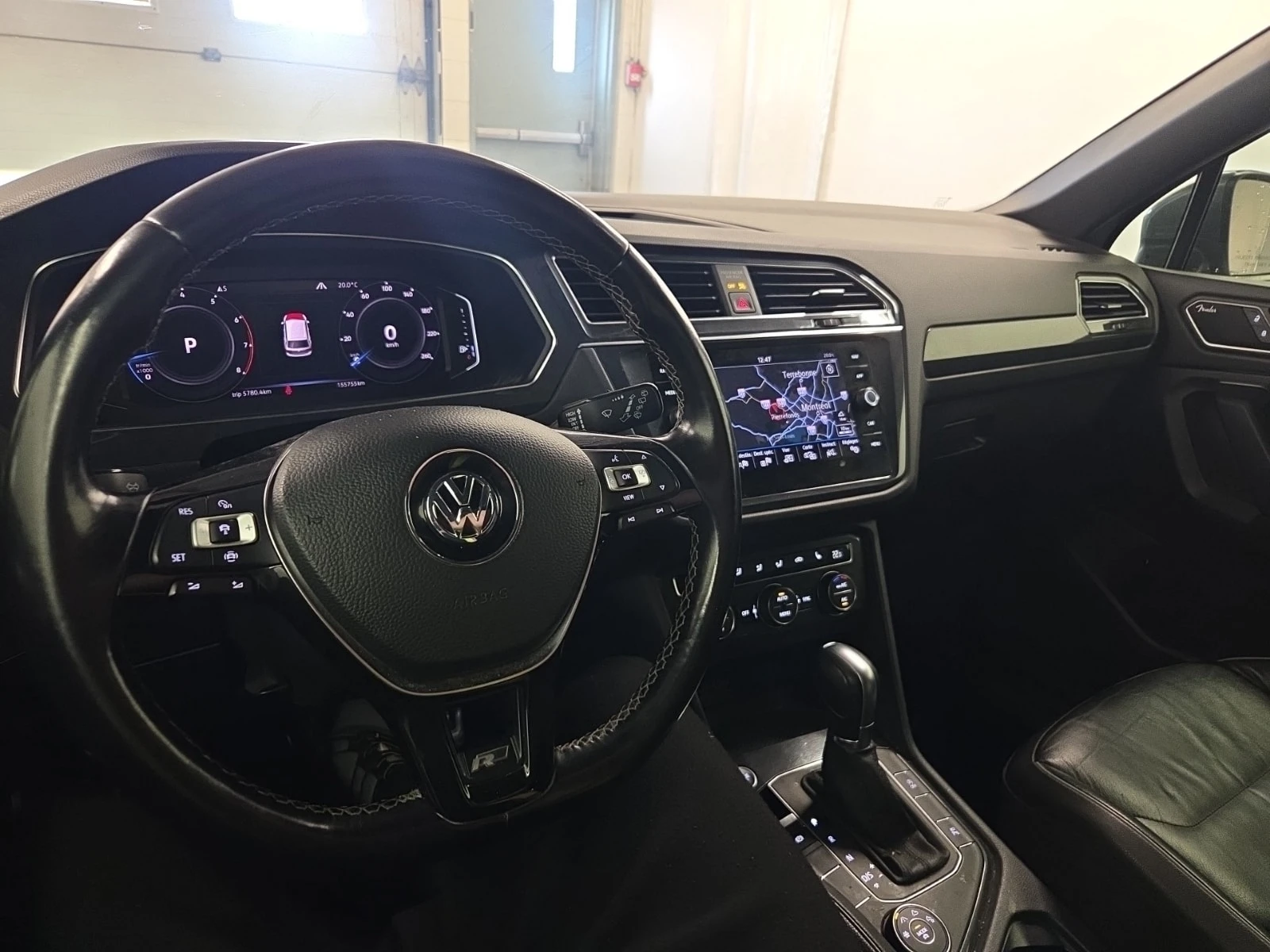 VW Tiguan * Highline * CARFAX * ФИНАНСИРАНЕ, снимка 10 - Автомобили и джипове - 56076048