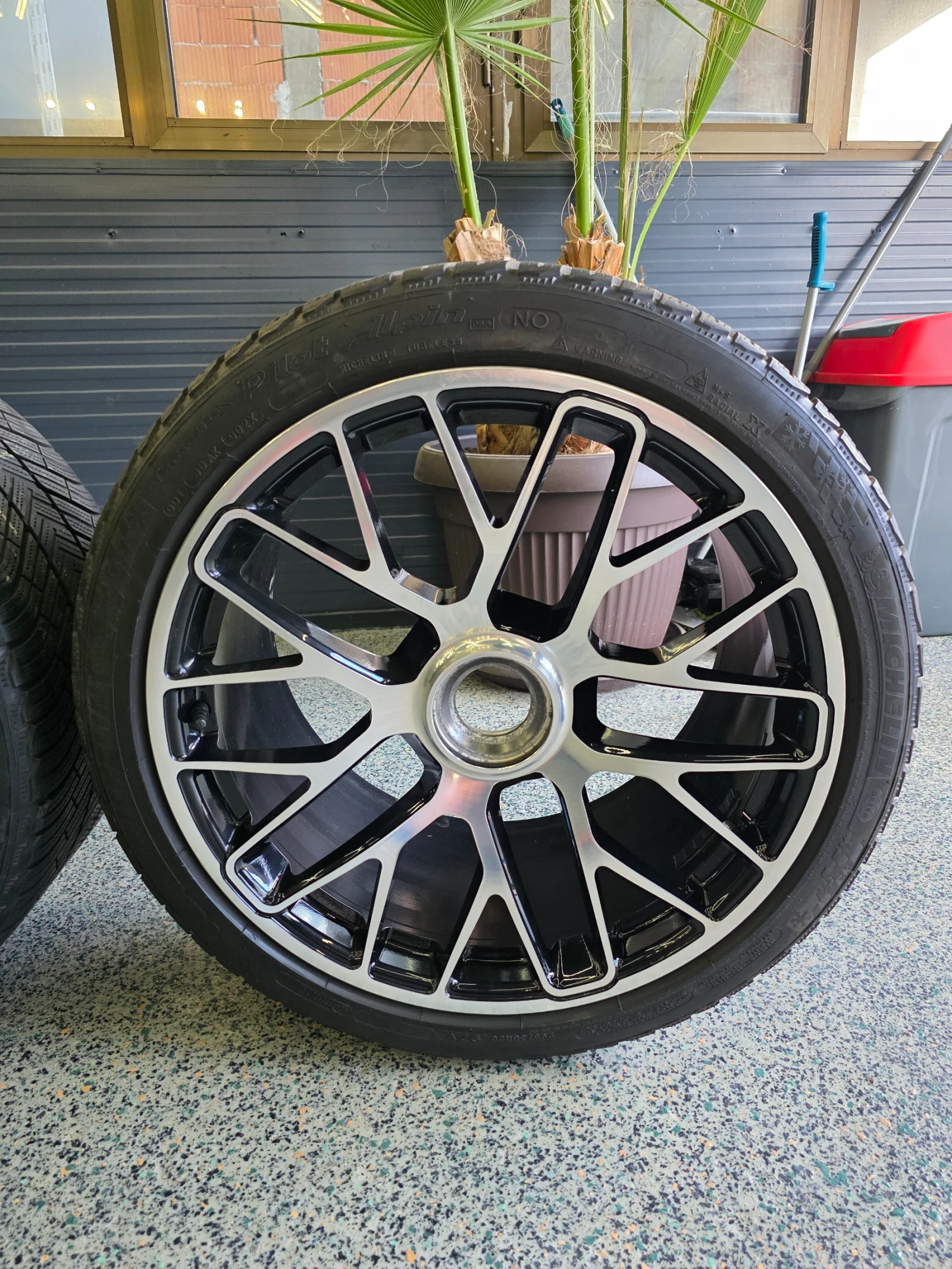 ���� � ������ 295/30R20 �� Aston Martin Rapide | Mobile.bg � ����������� 13