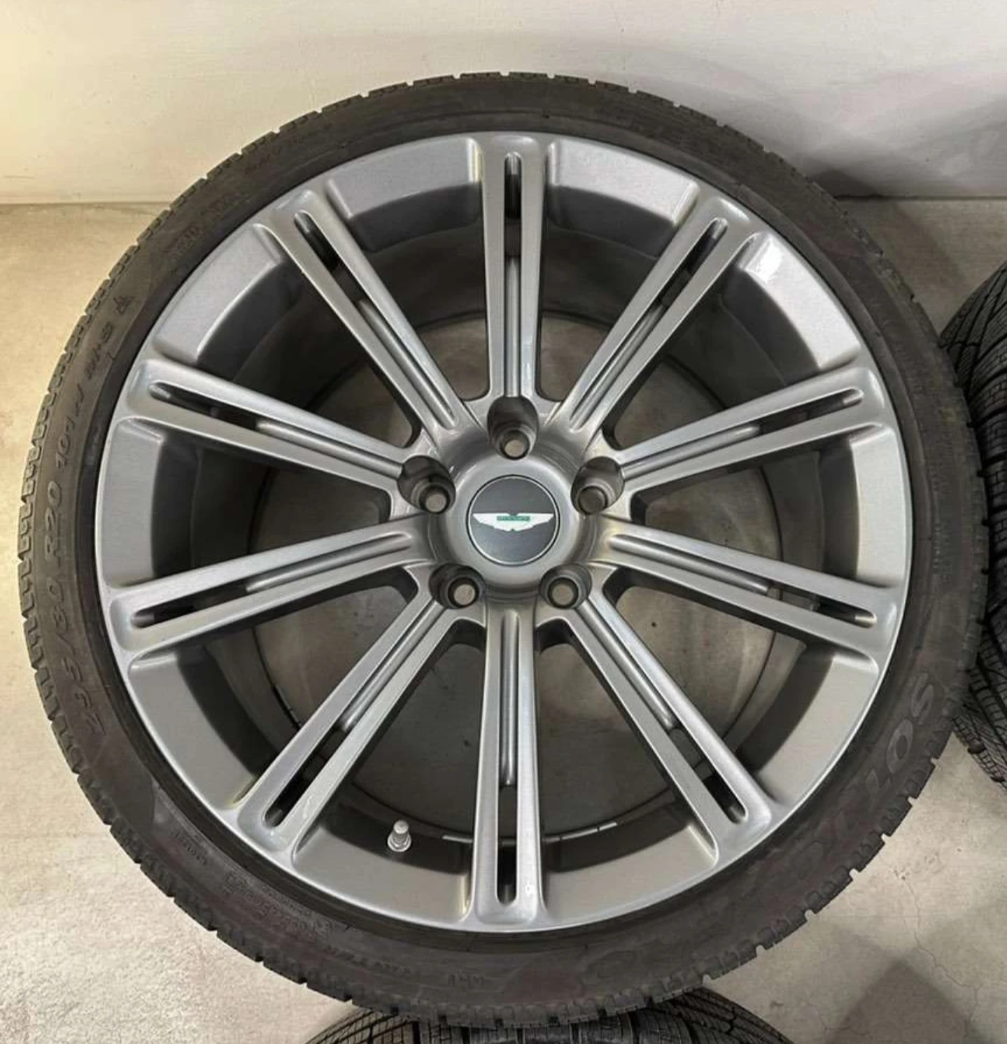 ���� � ������ 295/30R20 �� Aston Martin Rapide | Mobile.bg � ����������� 2