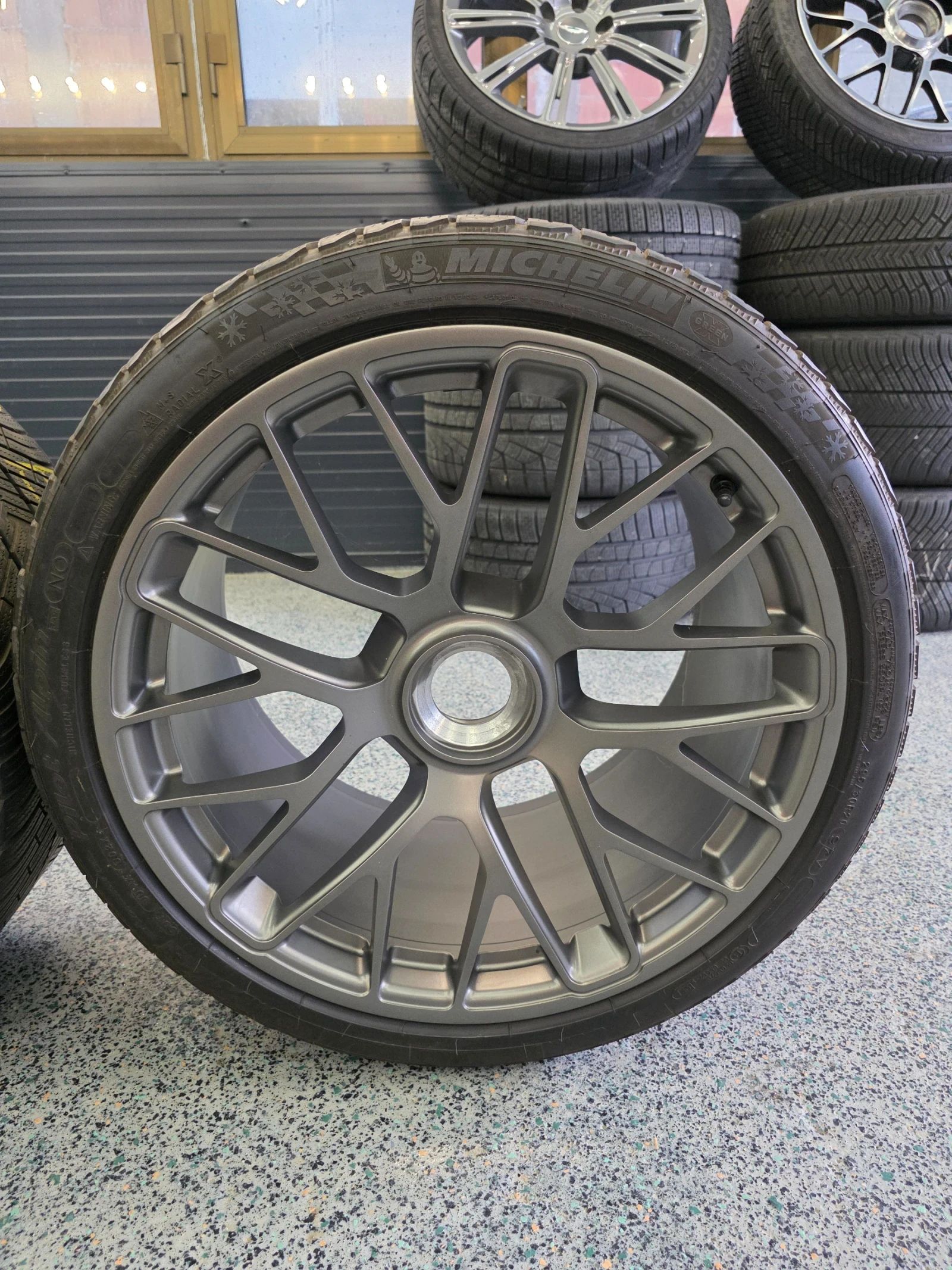 ���� � ������ 295/30R20 �� Aston Martin Rapide | Mobile.bg � ����������� 14