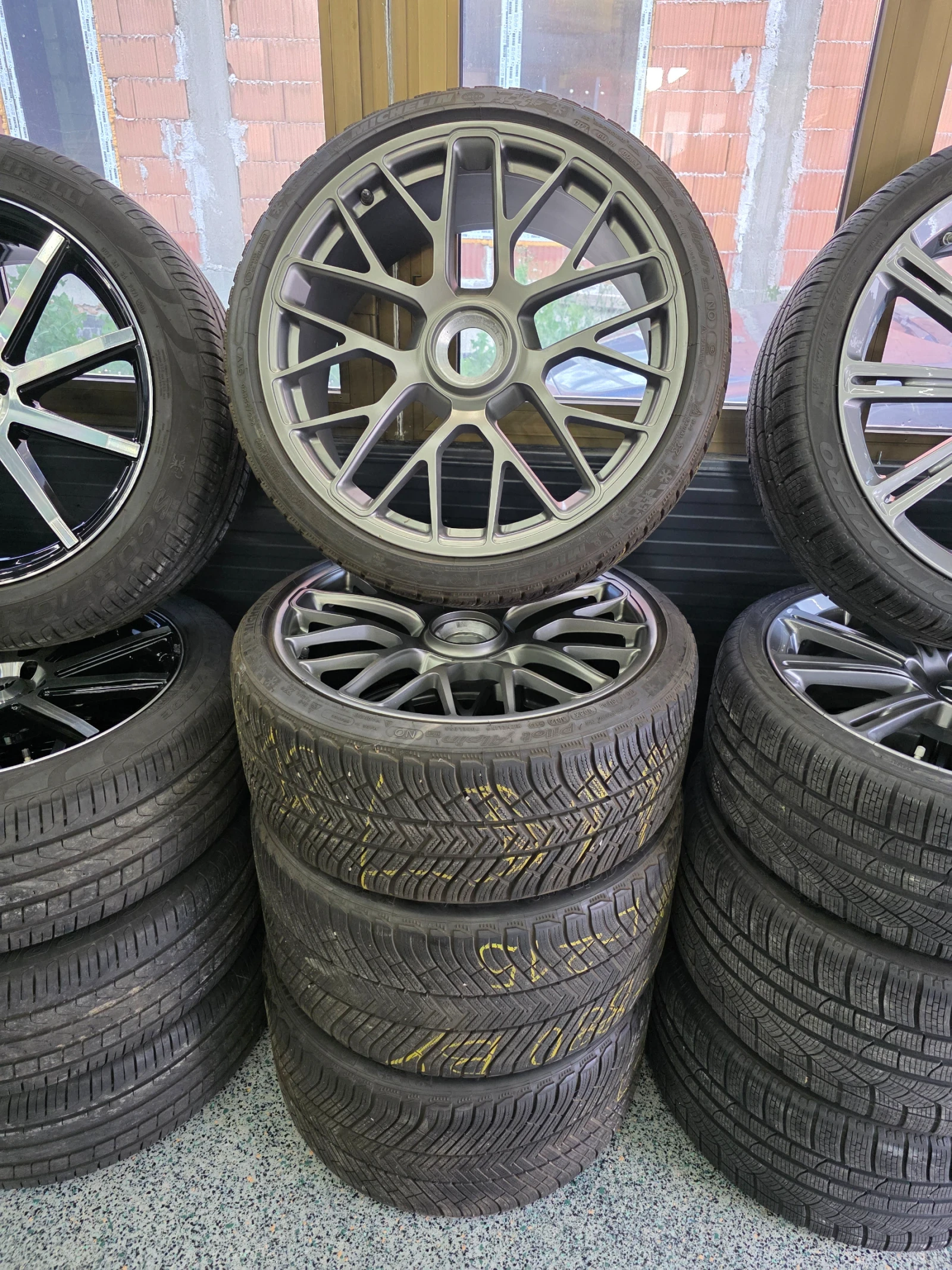 ���� � ������ 295/30R20 �� Aston Martin Rapide | Mobile.bg � ����������� 10