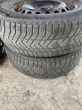 Гуми с джанти Pirelli 195/65R15, снимка 4 - Гуми и джанти - 48270490