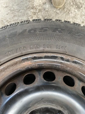 Гуми с джанти Pirelli 195/65R15, снимка 2 - Гуми и джанти - 48270490