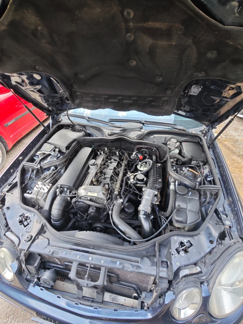 Mercedes-Benz E 270 2.7CDI, снимка 10 - Автомобили и джипове - 51062935
