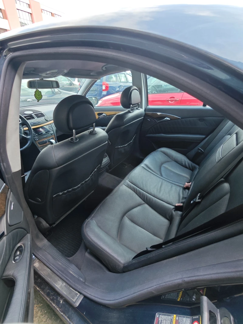 Mercedes-Benz E 270 2.7CDI, снимка 6 - Автомобили и джипове - 51062935