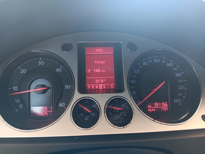 VW Passat 2.0TDI, снимка 10 - Автомобили и джипове - 52526746