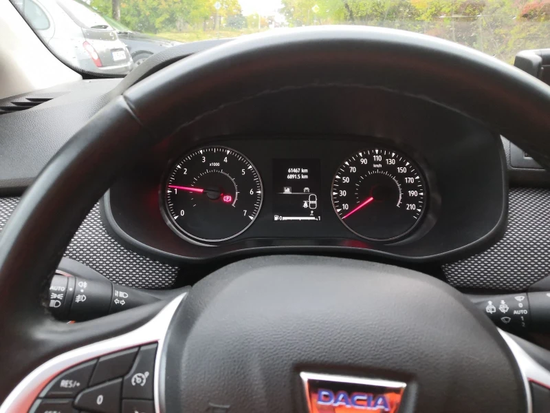 Dacia Sandero, снимка 8 - Автомобили и джипове - 52462421