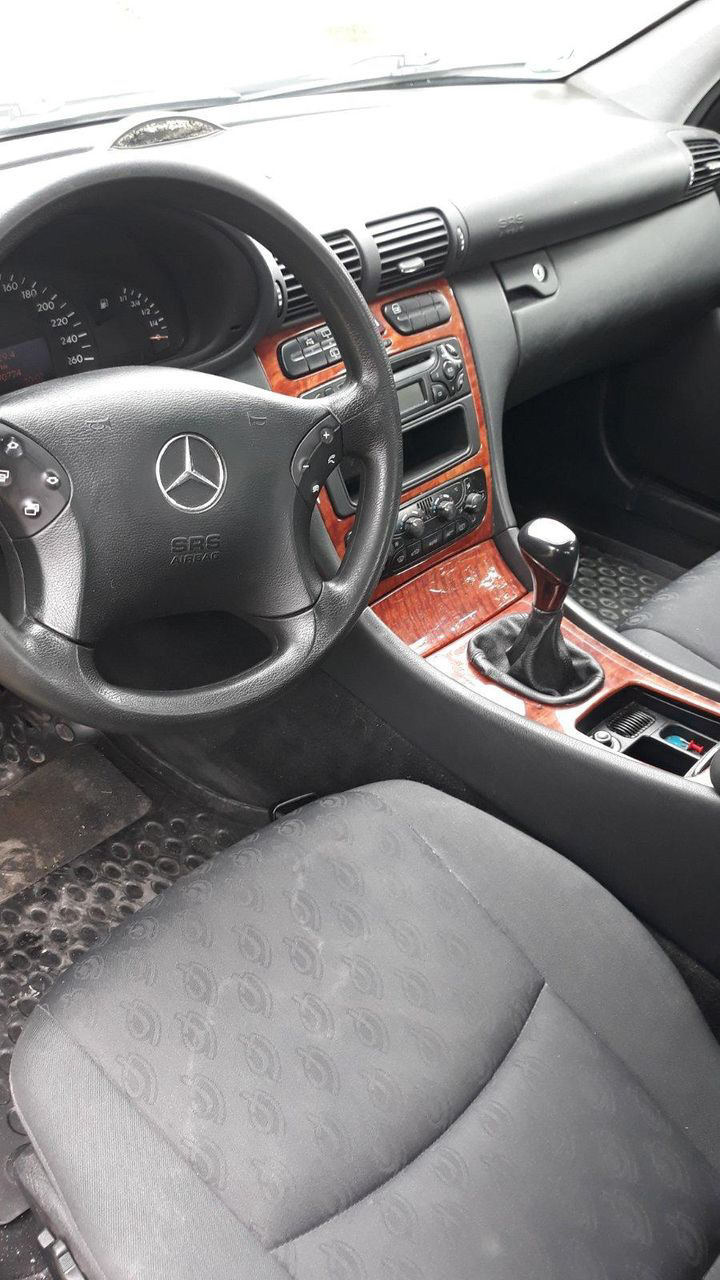 Mercedes-Benz C 200, снимка 2 - Автомобили и джипове - 46394465