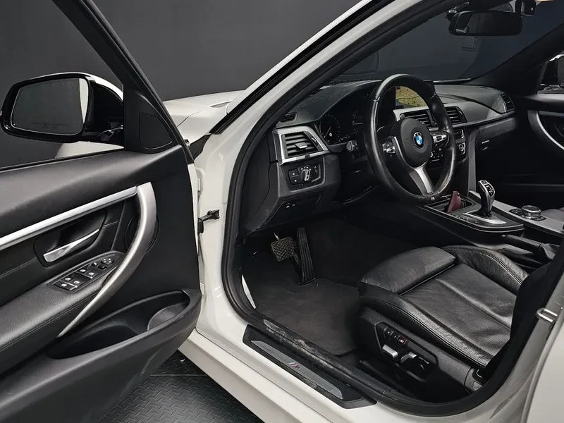 BMW 330 M Sports Shadow, снимка 11 - Автомобили и джипове - 56070513
