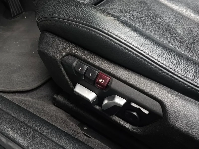 BMW 330 M Sports Shadow, снимка 17 - Автомобили и джипове - 56070513