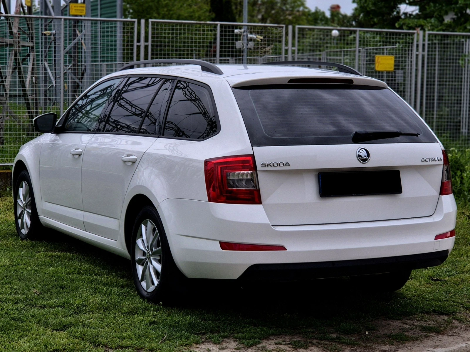 Skoda Octavia 1.6 tdi * Euro 6 * Парктроник * Мултиволан  - изображение 6