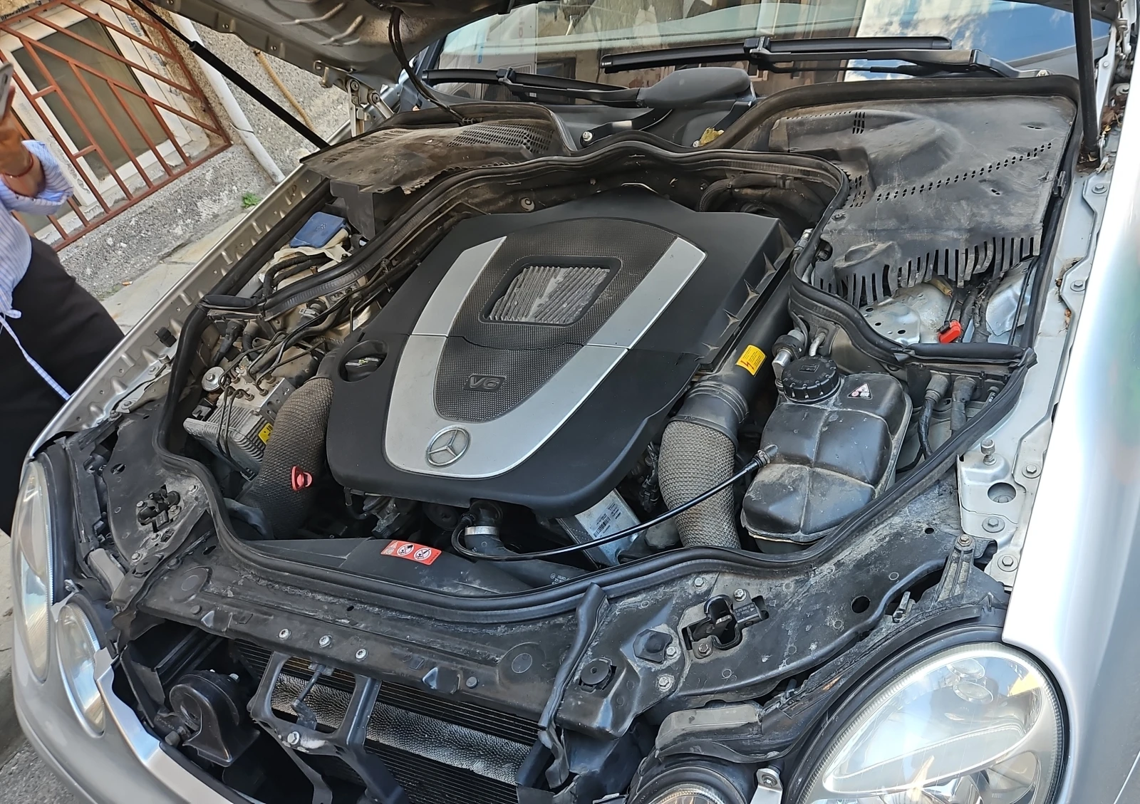 Mercedes-Benz E 280, снимка 16 - Автомобили и джипове - 53937319