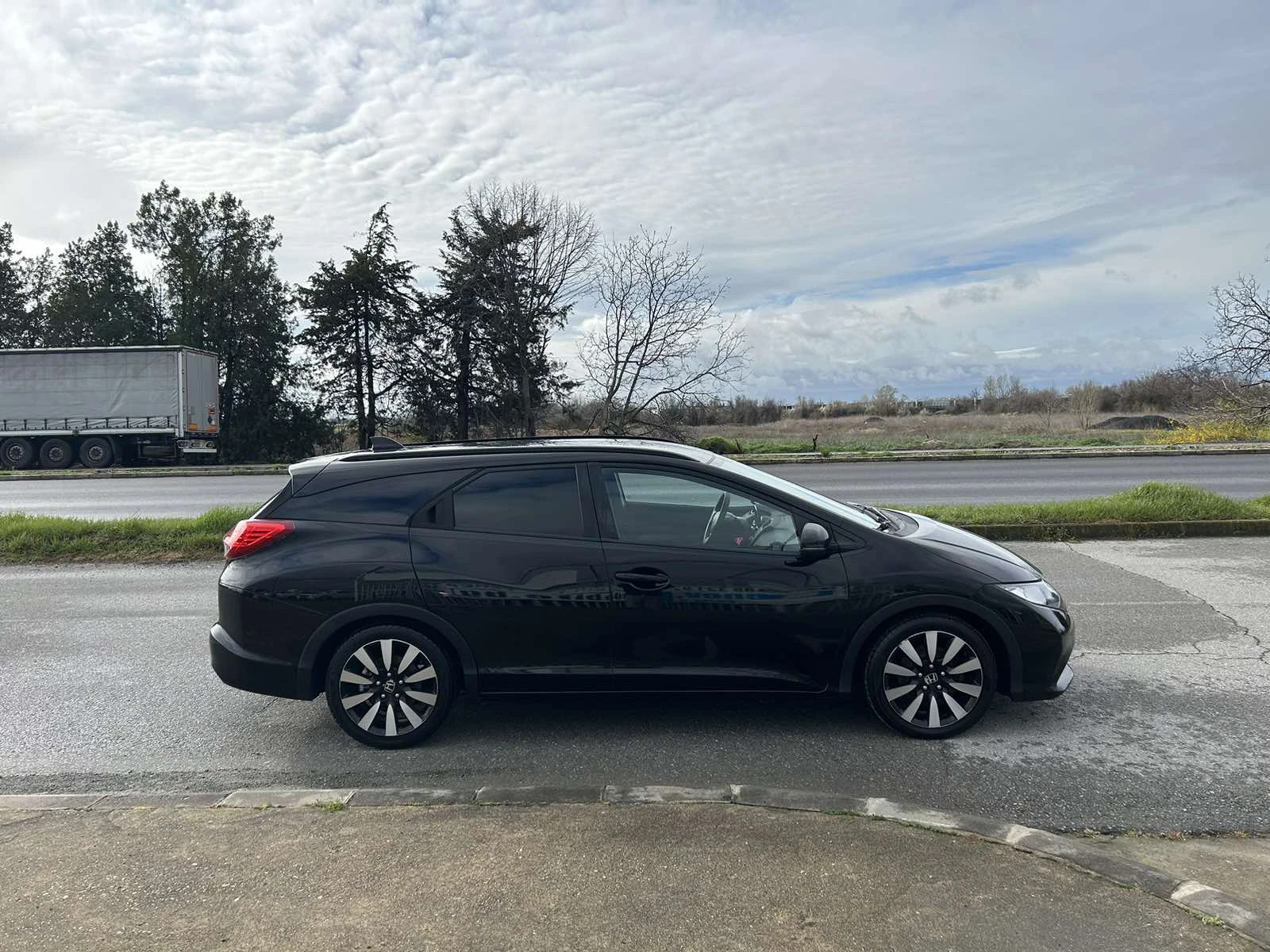 Honda Civic 1.6 i-DTEC, снимка 4 - Автомобили и джипове - 54074558