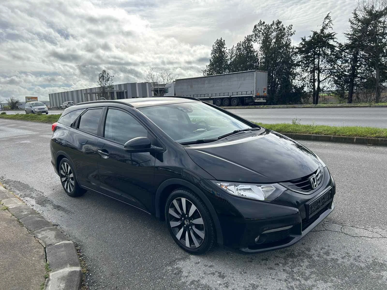 Honda Civic 1.6 i-DTEC, снимка 2 - Автомобили и джипове - 54074558